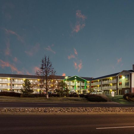Hometowne Studios By Red Roof Denver - Торнтон Экстерьер фото